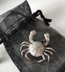 Brosa RAC placata cu Aur 18k,PERLA si cristale-martisor