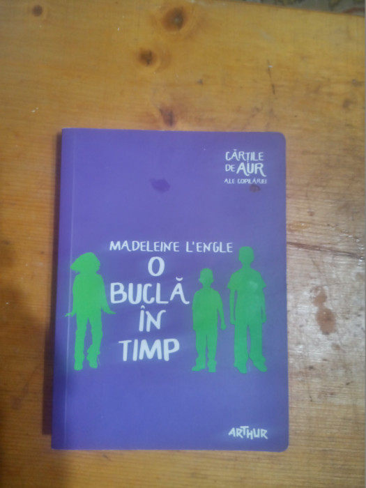 O bucla in timp-Madeline L&#039;Engle