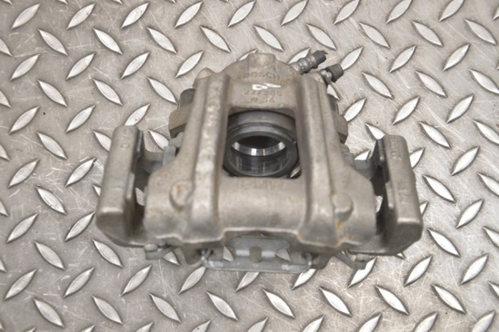Etrier de fr&acirc;nă dreapta față BMW 4 Coupe F32, F82 2017 11304496