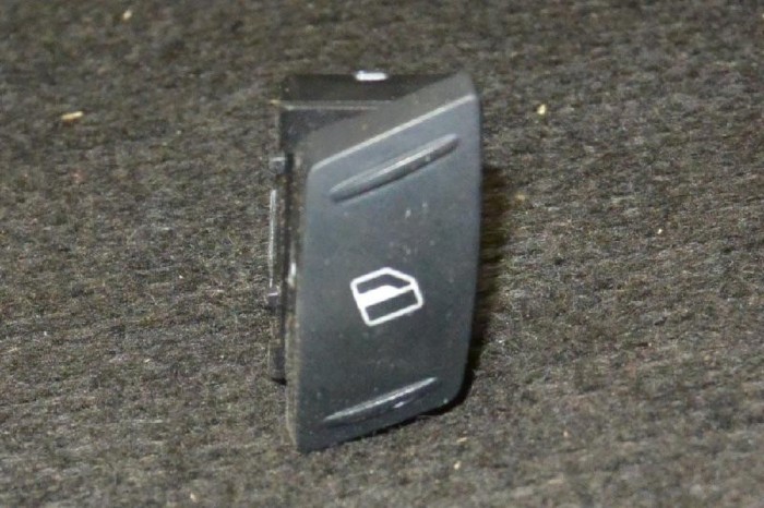 Buton geam ușă st&acirc;nga față SKODA OCTAVIAII 1Z3 2008 OEM: 1Z0959855 | 1765728