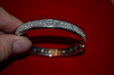 BRATARA AUR alb 18K (54g.) + 101 DIAMANTE (4.7ct.) - Model BANGLE - Deosebita ! foto