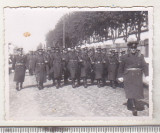 Bnk foto Militari in defilare - anii `40 - Foto Lux Craiova, Alb-Negru, Romania 1900 - 1950, Militar