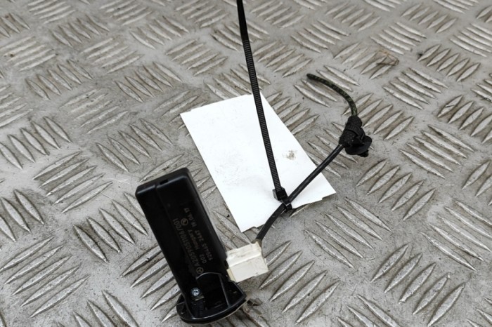 Amplificator de antena MERCEDES-BENZ C W205 2017 OEM: A2059051106 30396255
