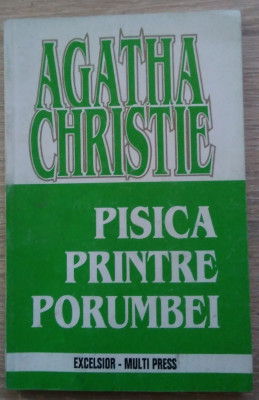 Agatha Christie / PISICA PRINTRE PORUMBEI foto