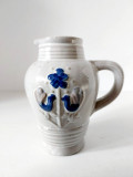 Vaza ulcica ceramica smaltuita, design o floare si doua pasari, cu cioc si torta