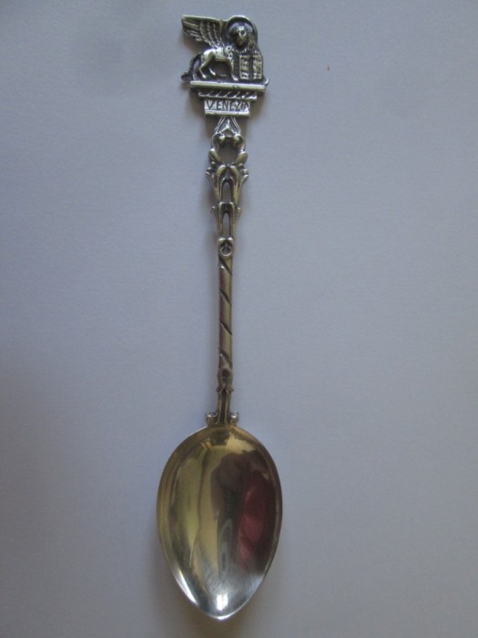 Venetia lingurita souvenir din argint(marcaj 800) cu figurina heraldica leul Sf.Marco din anii 20,lungime=112 mm