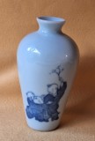Vaza made in China, anii 1970, bibelou vechi, ceramica portelan, piesa deosebita