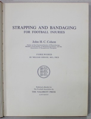 STRAPPING AND BANDAGING FOR FOOTBALL INJURIES by JOHN H.C. COLSON , 1953 foto
