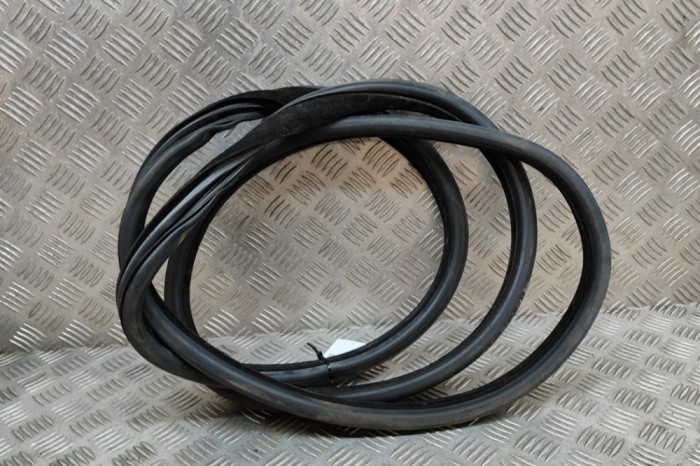 Garnitura ușă st&acirc;nga față LAND ROVER RANGE ROVER EVOQUE L538 2012 OEM: BJ32-20708-AC | 24818151