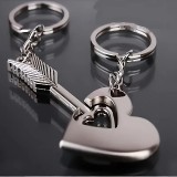 Set 2 brelocuri cu inima si sageata lui Cupidon , model cuplu care se completeaza