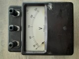 Voltmetru vechi EAW Germania aparat de masura tensiune curent bachelita vintage
