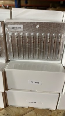 Capăt de freză de diamant pentru cuticule, sferic, br&amp;acirc;u roșu, 001/035R foto