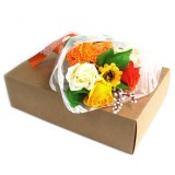 BUCHET DE FLORI DIN SĂPUN &quot;DE LA SUFLET PENTRU CORP&quot; PENTRU O BAIE DE VIS - NUANȚE ORANGE