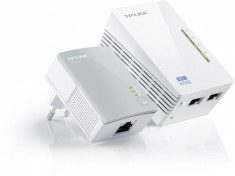TP-Link, Adaptor PowerLine 300Mbps, Extender Wireless AV600 KIT, HomePlug AV,2 porturi 10/100Mbps, Butoane: Pair, Reset, Wi-Fi/Wi-Fi Clone, Aria de ac foto