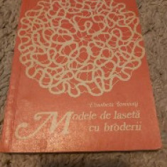 Modele de laseta cu broderii