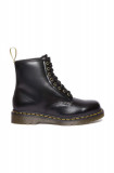 Dr. Martens bocanci Vegan 1460 femei, culoarea negru, cu toc plat, izolat, DM31136001