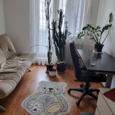 Ofer spre închiriere apartament de 3 camere, zona Nerva Traian