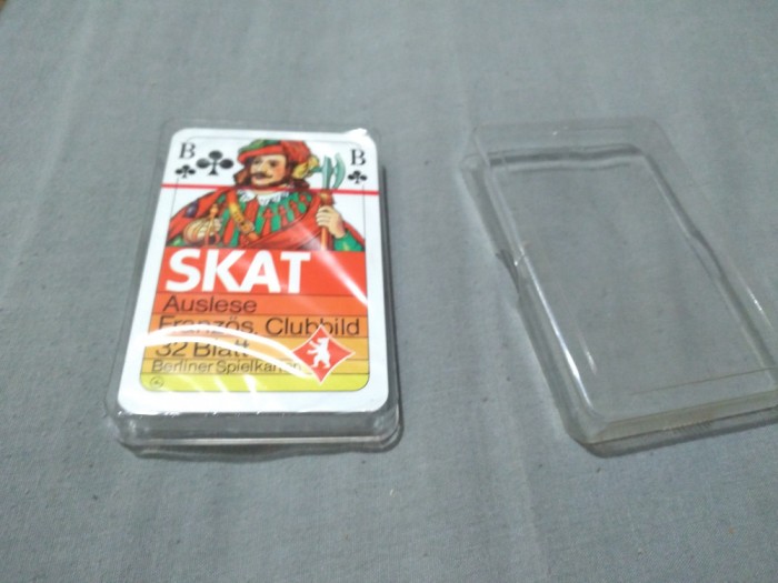SET CARTI DE JOC NOI LUCKY STRYKE SIGILATE PENTRU COLECTIONARI