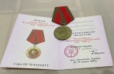 Brevet si medalie 1 / semnata olograf de Viktor Iușcenko presedinte Ucraina / comemorare al doilea razboi mondial IIWWW