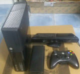 Consola XBOX 360E model 1538 cu 1 controller si Microsoft Xbox 360 Kinect 1473 Sensor