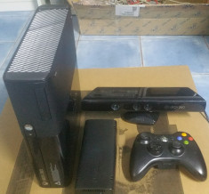 Consola XBOX 360E model 1538 cu 1 controller si Microsoft Xbox 360 Kinect 1473 Sensor foto