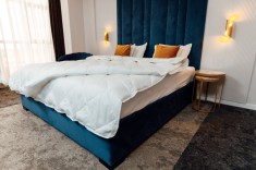 Pilota matlasata patru anotimpuri PureDream 4 Seasons Coneltex, dimensiuni 180x210 cm, dreptunghiulara, culoare alba, umplutura fibra siliconizata ant