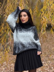 Bluza dama neagra tricotata cu gat inalt si paiete