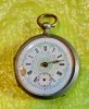 G498-Ceas buzunar antic anii 1850-1880 nefunctional cu defecte sistem cu chei in spate cadran portelan litere romane, spate gravat, alama argintata.
