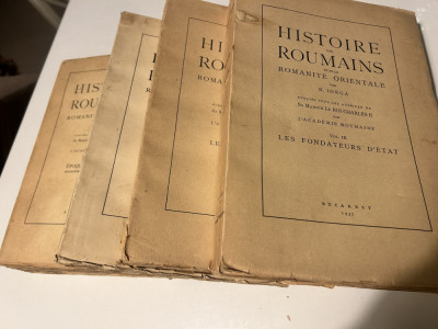 colectia completă &amp;#039;Istoria rom&amp;acirc;nilor&amp;#039; de N. lorga -1937-1944. foto