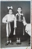 Fotografie, douas fetite in port popular romanesc, 1957