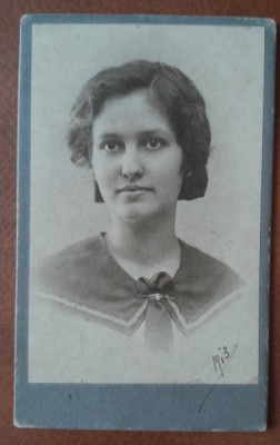 Fotografie tip CDV, tanara la 18 ani, 1913 foto