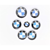 Set embleme BMW 7 piese, alb-albastru, capota/portbagaj 82/74 mm, jante 68mm, volan 44 mm, seria Seria (1,3,5,6,7, X1, X3, X5, X6, E46, E90, E60, F10,