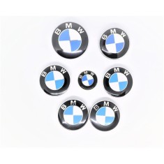 Set embleme BMW 7 piese, alb-albastru, capota/portbagaj 82/74 mm, jante 68mm, volan 44 mm, seria Seria (1,3,5,6,7, X1, X3, X5, X6, E46, E90, E60, F10,