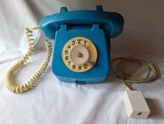 Telefon fix cu disc - Electromagnetica - EM 72 - aparat vechi romanesc anii 1970, piesa de colectie - decor