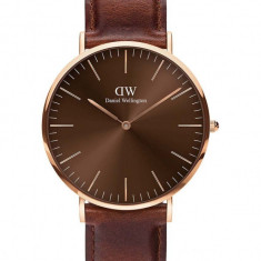 Daniel Wellington ceas barbati, culoarea maro