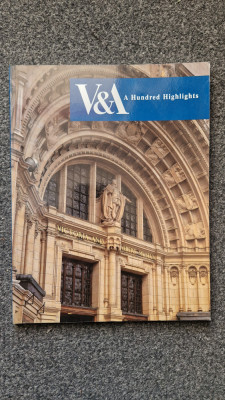 VICTORIA AND ALBERT MUSEUM. A hundred highlights foto