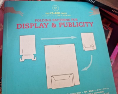 Folding patterns for display and publicity foto