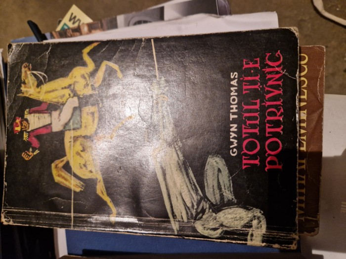 Totul ți-e potrivnic vintage
