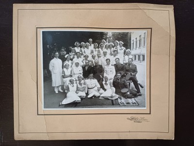 PM355N Locotenent-colonel rom&amp;acirc;n, medici militari, infirmieră instructor și infirmiere eleve de la Crucea Roșie Rom&amp;acirc;nă, 1935, București foto