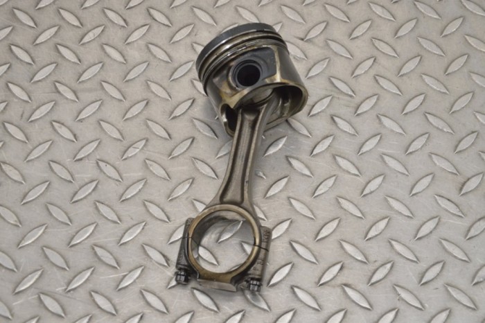Piston AUDI A4 8EC, B7 2007 OEM: 038J 18047060
