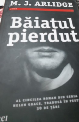 BAIATUL PIERDUT M. J. ARLIDGE foto
