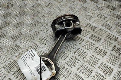 Piston FORD USA MUSTANG Coupe 2017 OEM: JR3E-6110-AD,CR3E-6200-B1A 30825399 foto