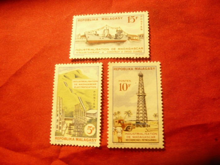 Serie mica Madagascar 1962 - Extractie petrol , 3 valori