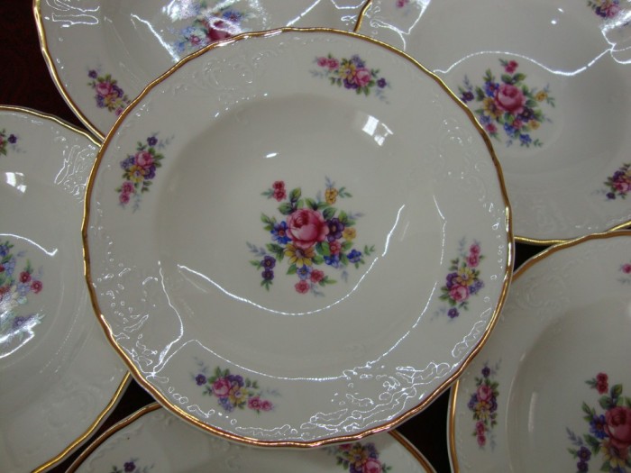 SET / SERVICIU 6 FARFURII ADANCI CU MODEL IN RELIEF DIN PORTELAN BOHEMIA ,, BERNADOTTE,,