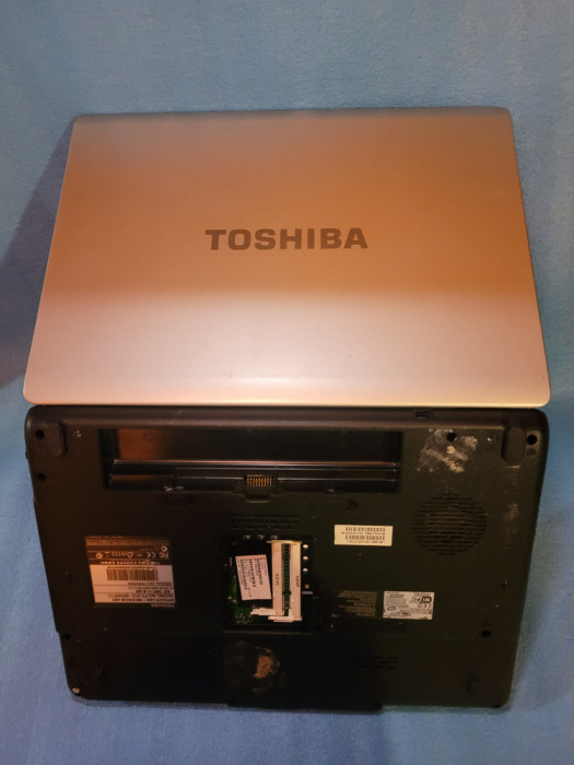 laptop incomplet TOSHIBA L300-1BB - pentru piese -