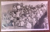 QW18 135 - Fotografie foarte veche - Clasa de pionieri cu invatatoarea - anii 60