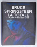 BRUCE SPRINGSTEEN LA TOTALE , LES 332 CHANSONS EXPLIQUES par PHILIPPE MARGOTIN et JEAN - MICHEL GUESDON , 2020, SUPRACOPERTA CU URME DE UZURA