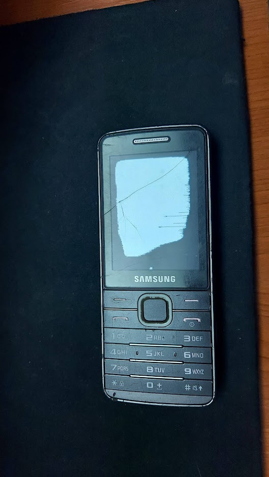 Telefon Samsung GT-S5611 , DISPLAY SPART , FARA BATERIE ,FARA CAPAC SPATE  ., Gri, Neblocat | Okazii.ro