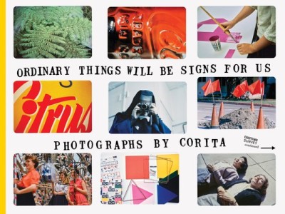 Corita Kent: Ordinary Things Will Be Signs for Us foto