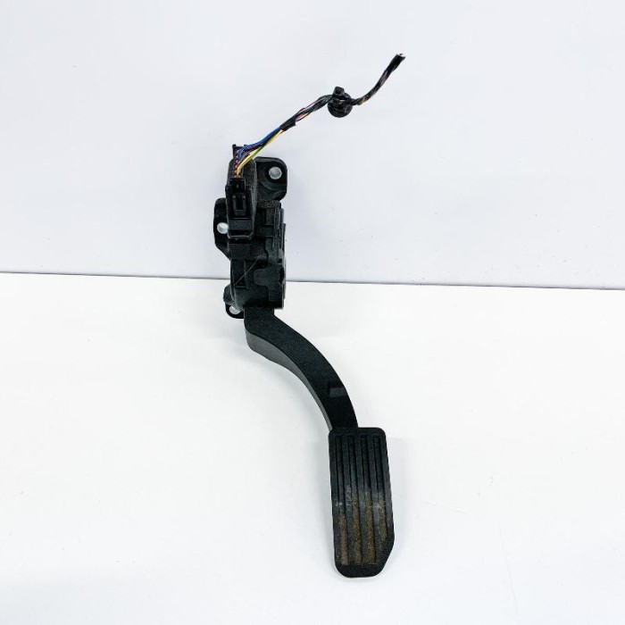 Pedala de accelerație VOLVO V60 2015 OEM: 31329059 10651997